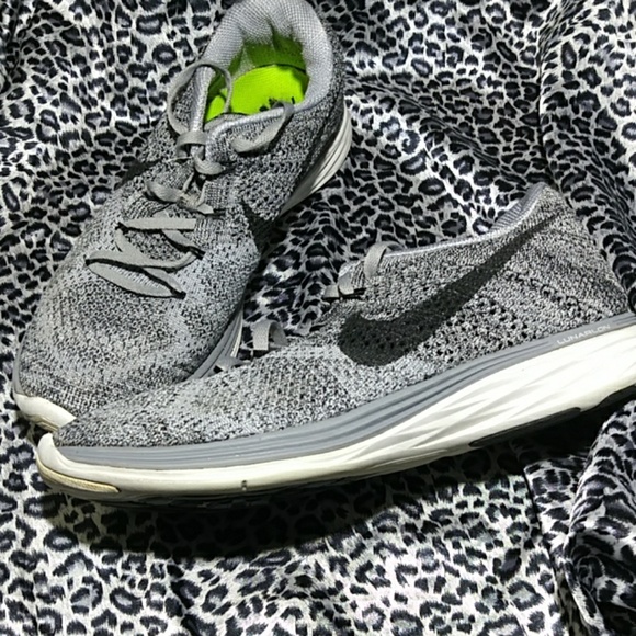 Nike Shoes - Nike Flyknit Lunar 3 sz 9 ladies 698182-011